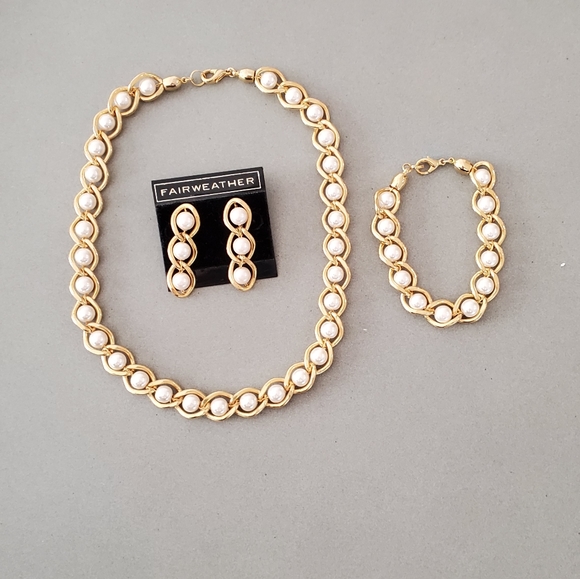 Pearl & Gold Necklace Bracelet & Earrings - Picture 2 of 4